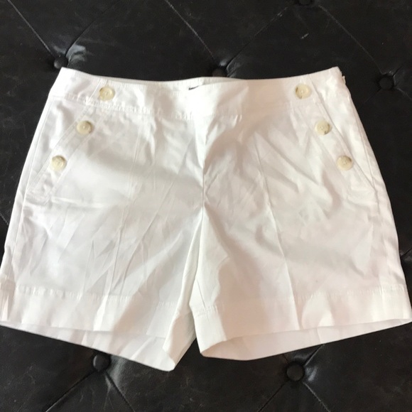 Ann Taylor Pants - Ann Taylor sz 8 white shorts 5” inseam Ann Taylor Pants - Ann Taylor sz 8 white shorts 5” inseam